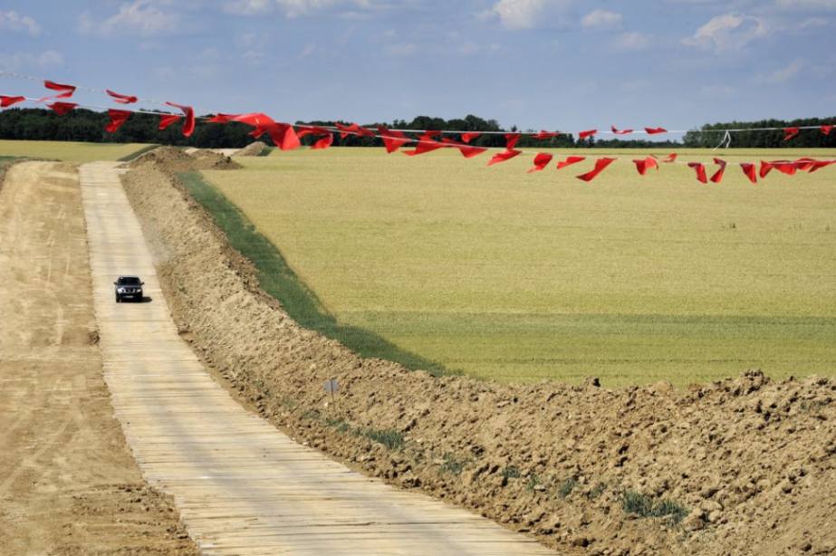 temporary road hardwood timber access mat pipleline